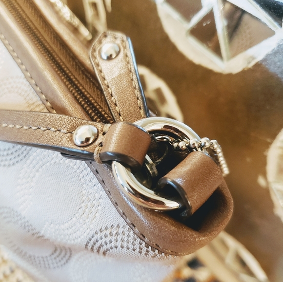 Coach Handbag ⭐Authentic⭐ - Picture 7 of 9